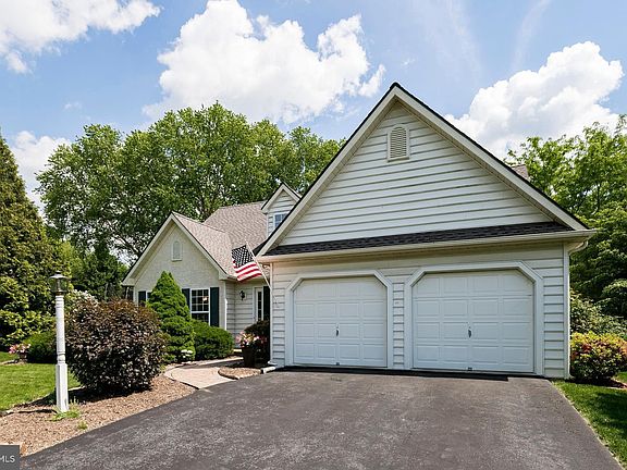 3rd image of 213 Glenfield Ln