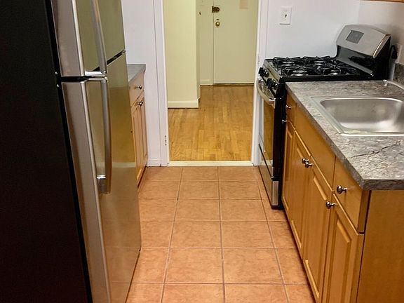3rd image of 2335 Broadway APT 6L
