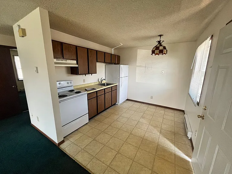 970 W Hamilton Ave — Photo 3