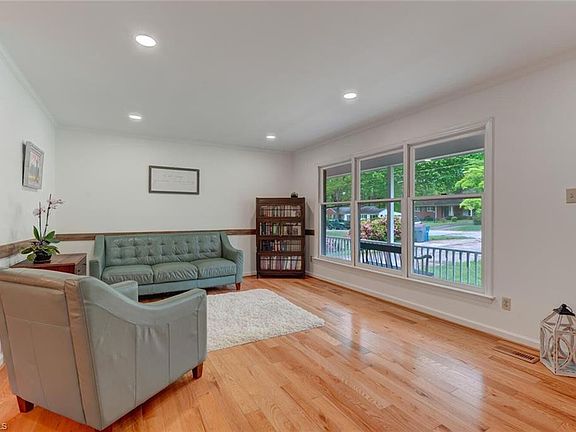 3rd image of 1411 Brookwood Dr