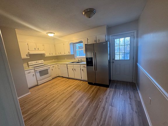 4th image of 340 Cedarbrook Ct
