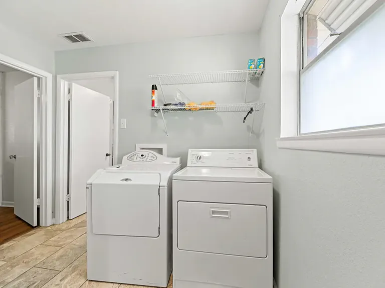 11327 Drummond Cir — Photo 30