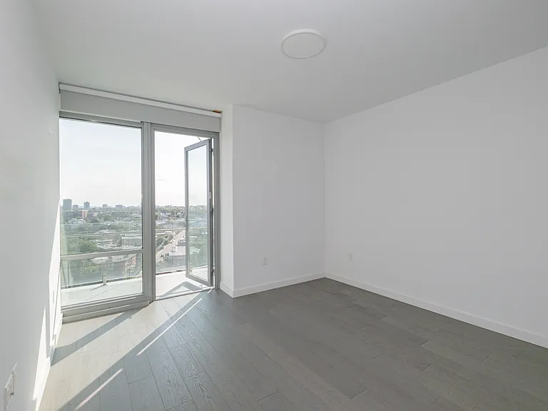 One Park Condos — Photo 18