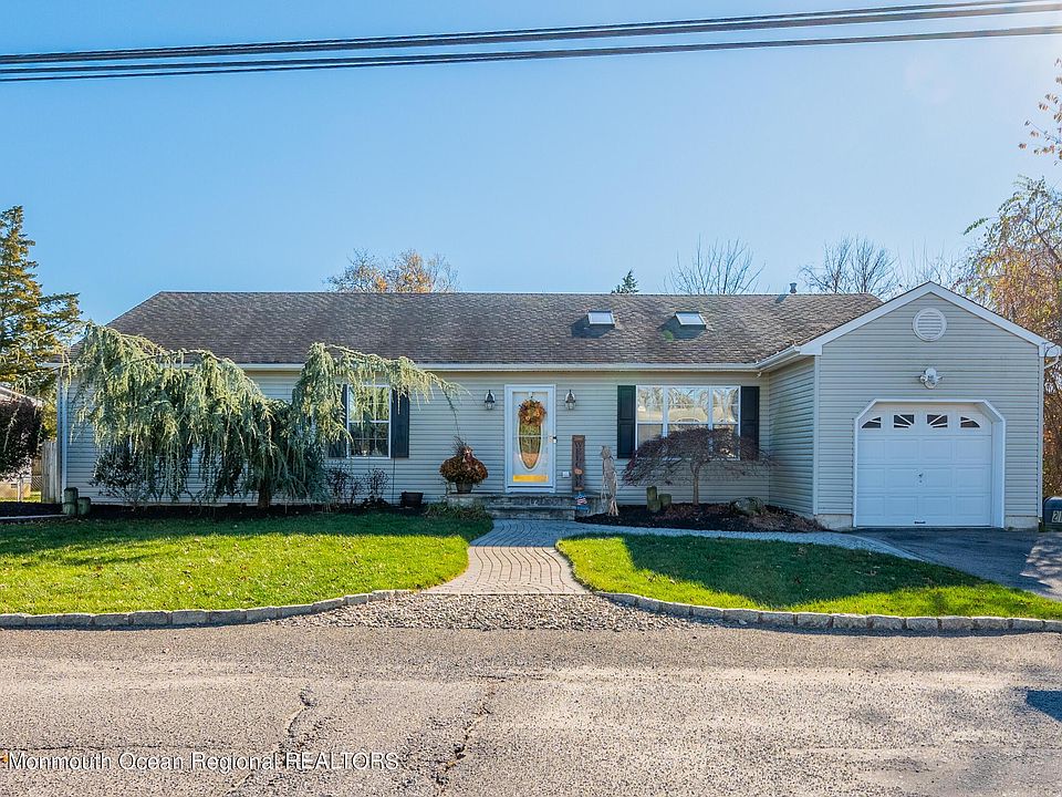 1st image of 217 Ensign Ave