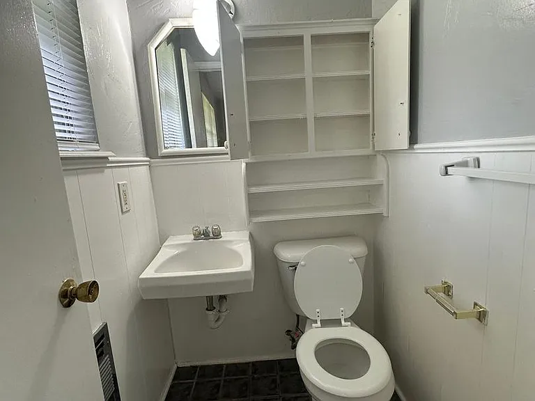 4844 Woodview Dr — Photo 35