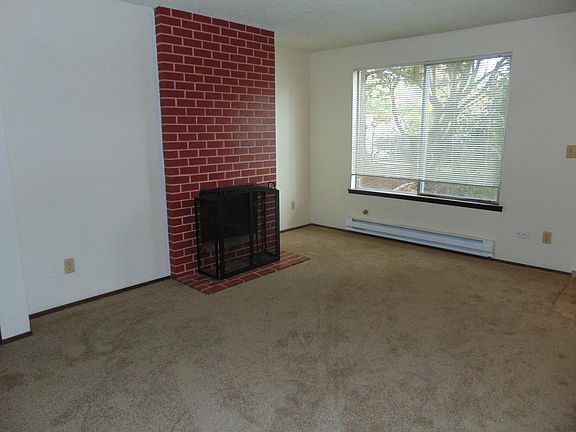 5th image of 615 Central St NE