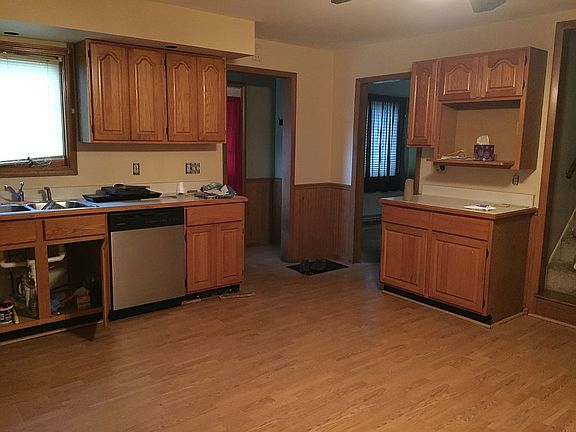 2nd image of 150 Hedley St