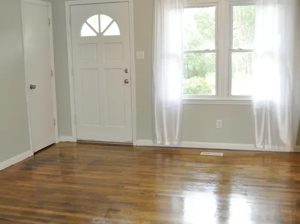 406 Smith Cir, Matthews, NC 28104
