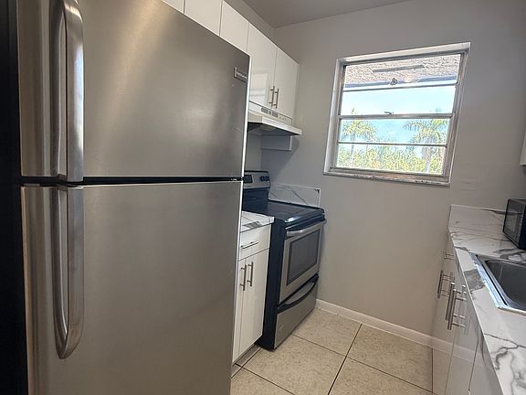 4th image of 615 NE 10th St APT 204