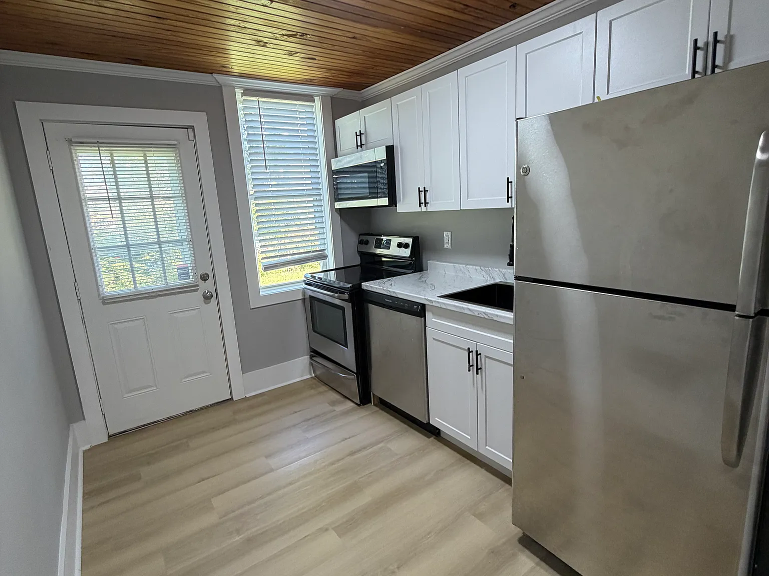 2 bed, 1000 sqft, $1,525 — Photo 1