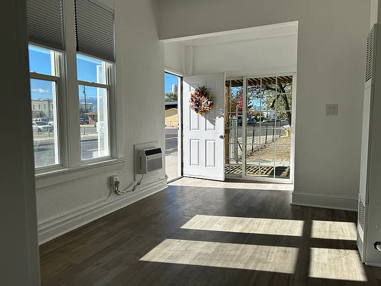 524 C St #B — Photo 1
