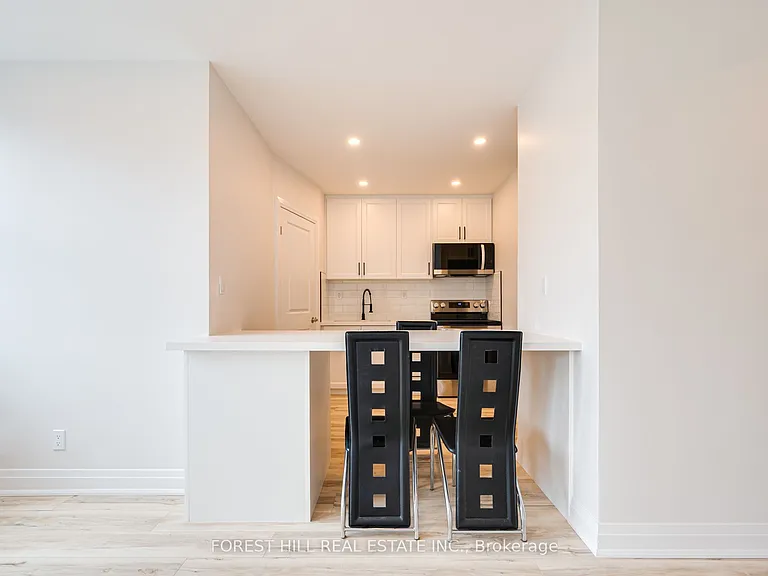 7725 Yonge St #2 — Photo 21