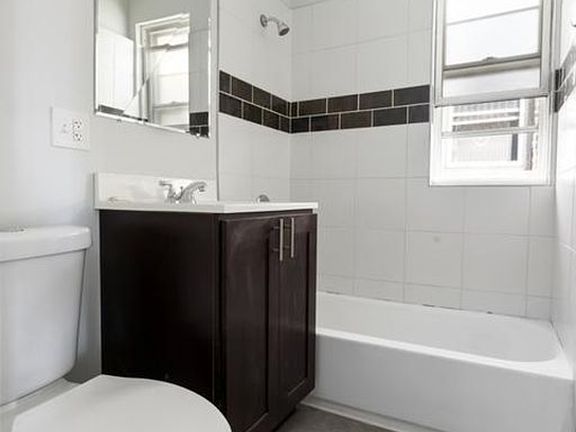 5th image of 3929 W Grenshaw St #2
