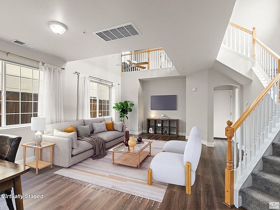 2nd image of 2537 Napoli Dr