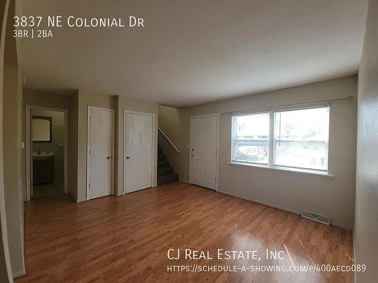 3837 NE Colonial Dr — Photo 3