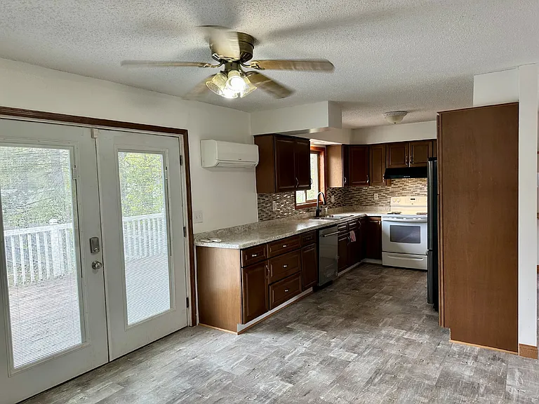 2731 Triggs Ave — Photo 10