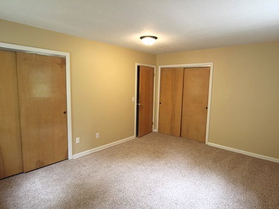 5th image of 654 E 32nd St