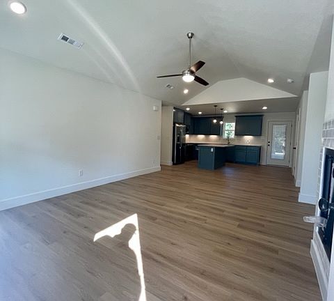 3rd image of 277 Kinross Dr