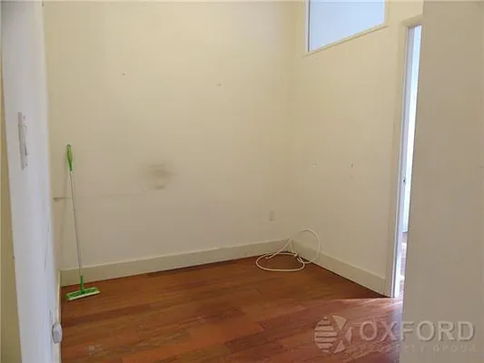 Rented by Oxford Property Group | media 37