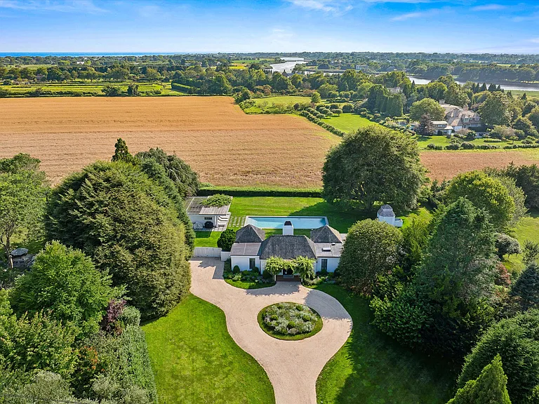 627 Sagaponack Rd — Photo 2