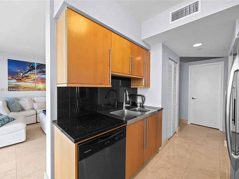 6365 Collins Ave #4106 — Photo 8