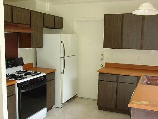 4th image of 7818 GLEN SIDE DR