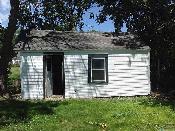 3rd image of 706 S Egan Ave