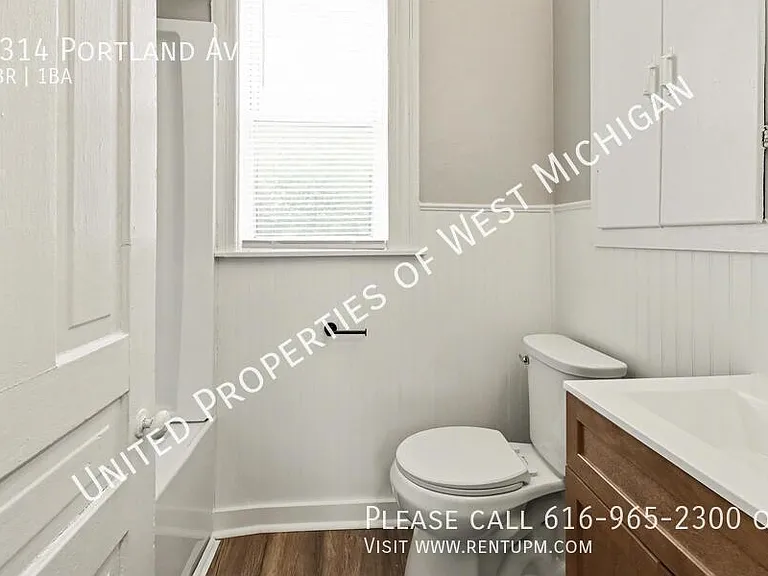 1314 Portland Ave NE #1 — Photo 3