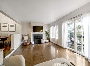 4 Mount Vernon Sq, Verona, NJ 07044