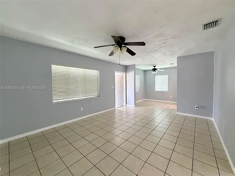 5101 SW 127th Pl — Photo 7