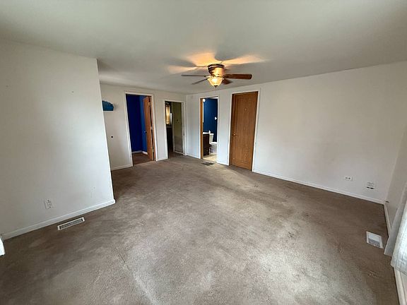 4th image of 133 E Rowe St