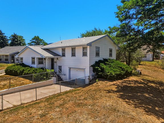 3rd image of 111 Aguilar Ct