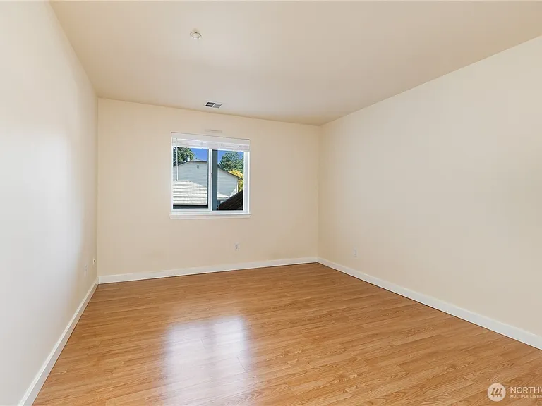 12406 SE 31st St #202 — Photo 5