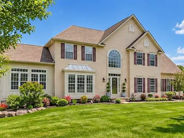 65 Joy Cir, Barto, PA 19504