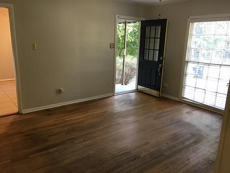 1119 Skyline St — Photo 2