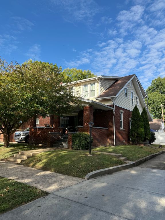 924 2nd St W - Property Image