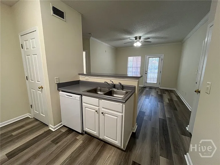 3204 Walden Park Dr — Photo 3