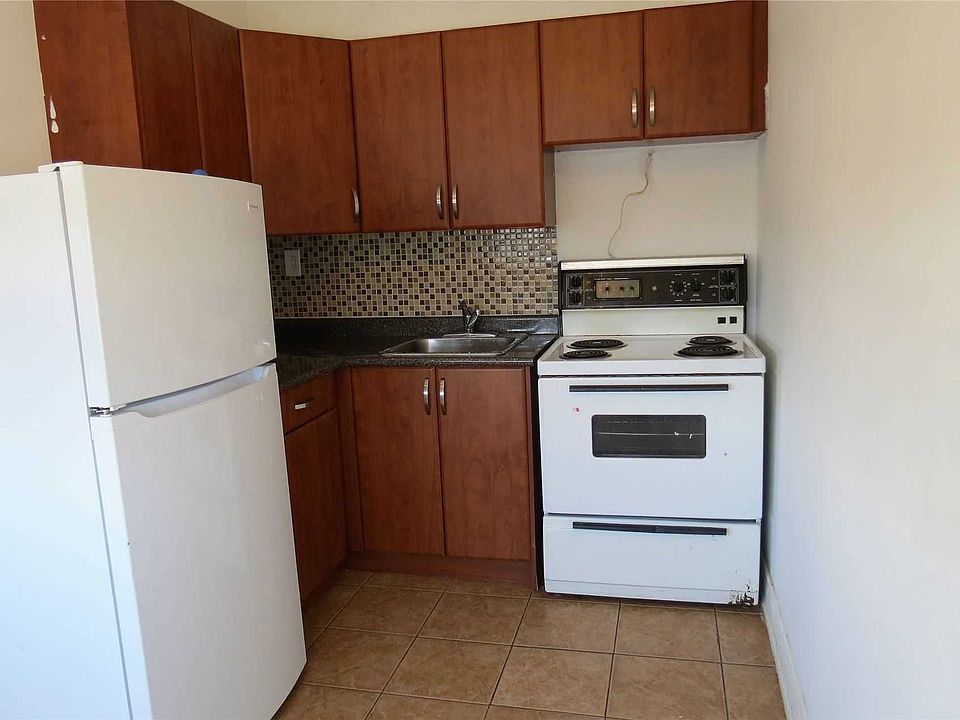 2nd image of 4140 Bathurst St #204