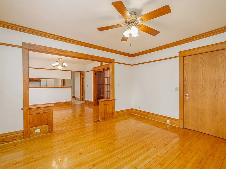547 Jefferson St — Photo 11