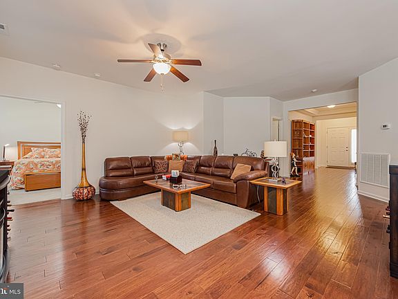 3rd image of 32505 Hummingbird Way S