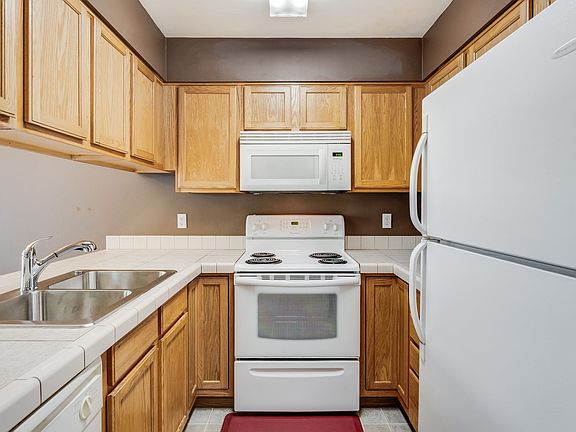 5th image of 15979 SW Roth Dr