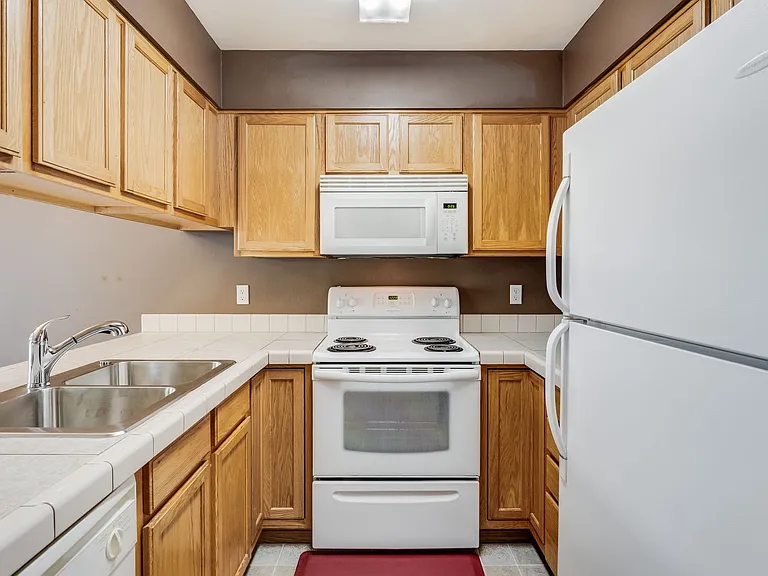 15979 SW Roth Dr — Photo 5