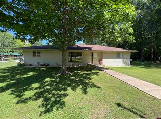 1102 Red Bud Ave, Bull Shoals, AR 72619