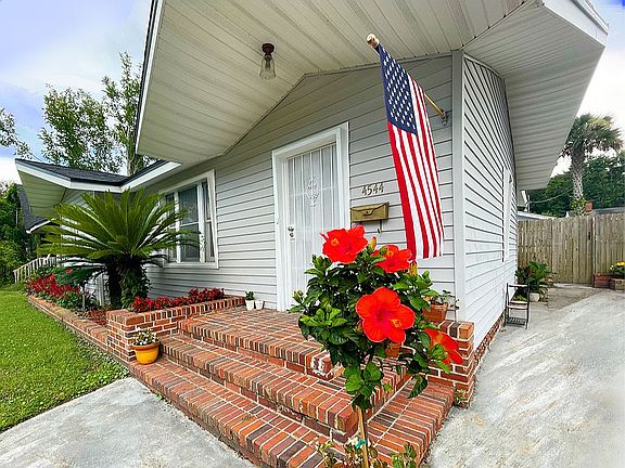 1937 Bungalow, 2127 sq ft 