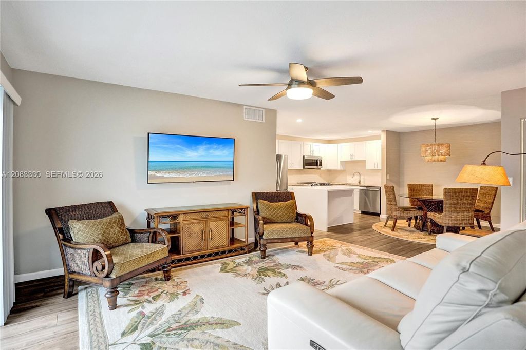 130 Cypress Club Dr APT 302, photo 6