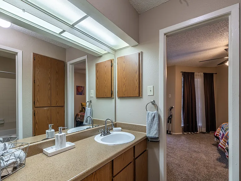 Sutton House Apartments — Photo 49