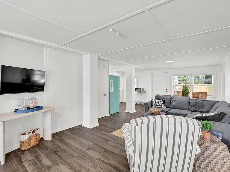 1027 S Shore Dr #B — Photo 14