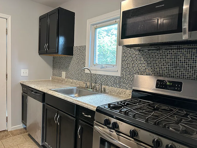 506 Tyson Pl — Photo 7