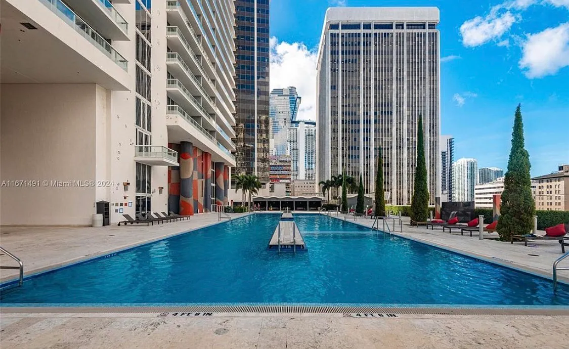 1 bed, 952 sqft, $5,000 — Photo 4