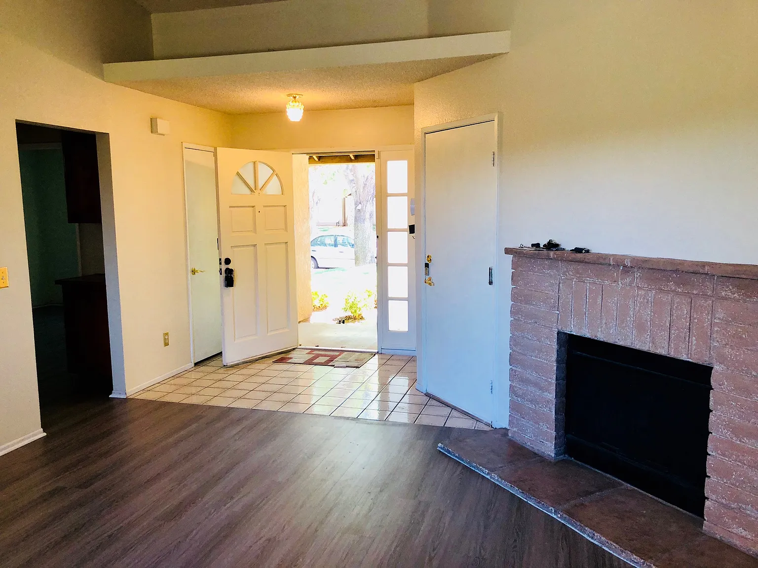 2 bed, 1014 sqft, $2,599 — Photo 2
